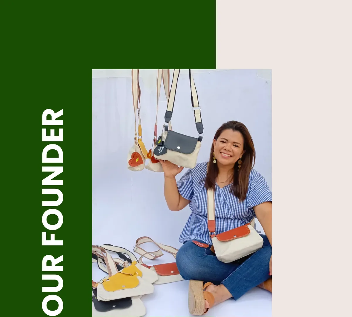Imagen de la fundadora de Cousy mostrando bolsos personalizados hechos a mano.