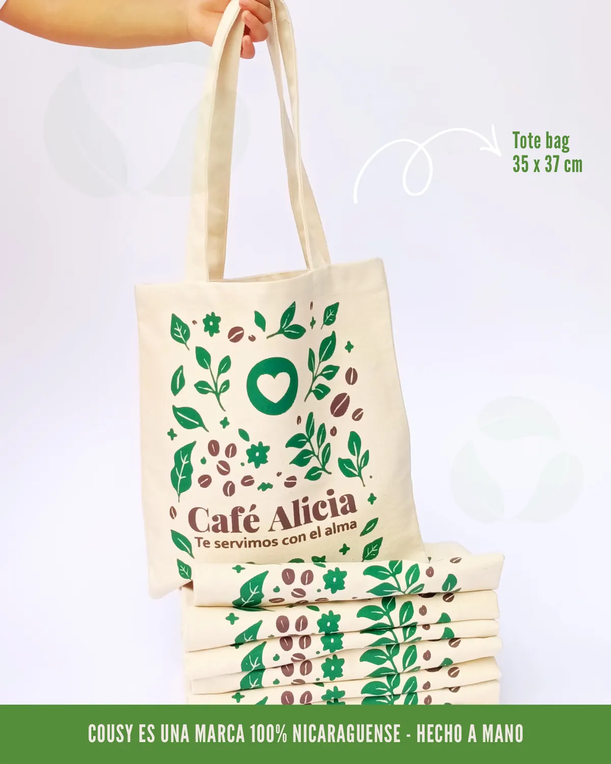 Tote bag Cousy de 35 por 37 centímetros fabricada a mano con materiales responsables.